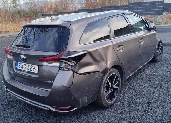 uszkodzony przód i tył błotnik